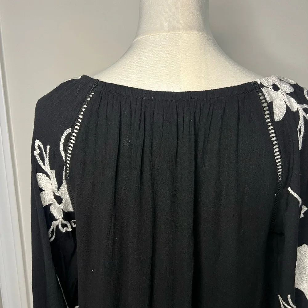 Inc International Concepts Black & White Floral Embroidered Blouse - Picture 8 of 13
